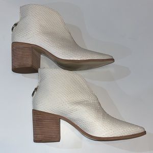 Kaanas White Ankle Boots with Tan Heel